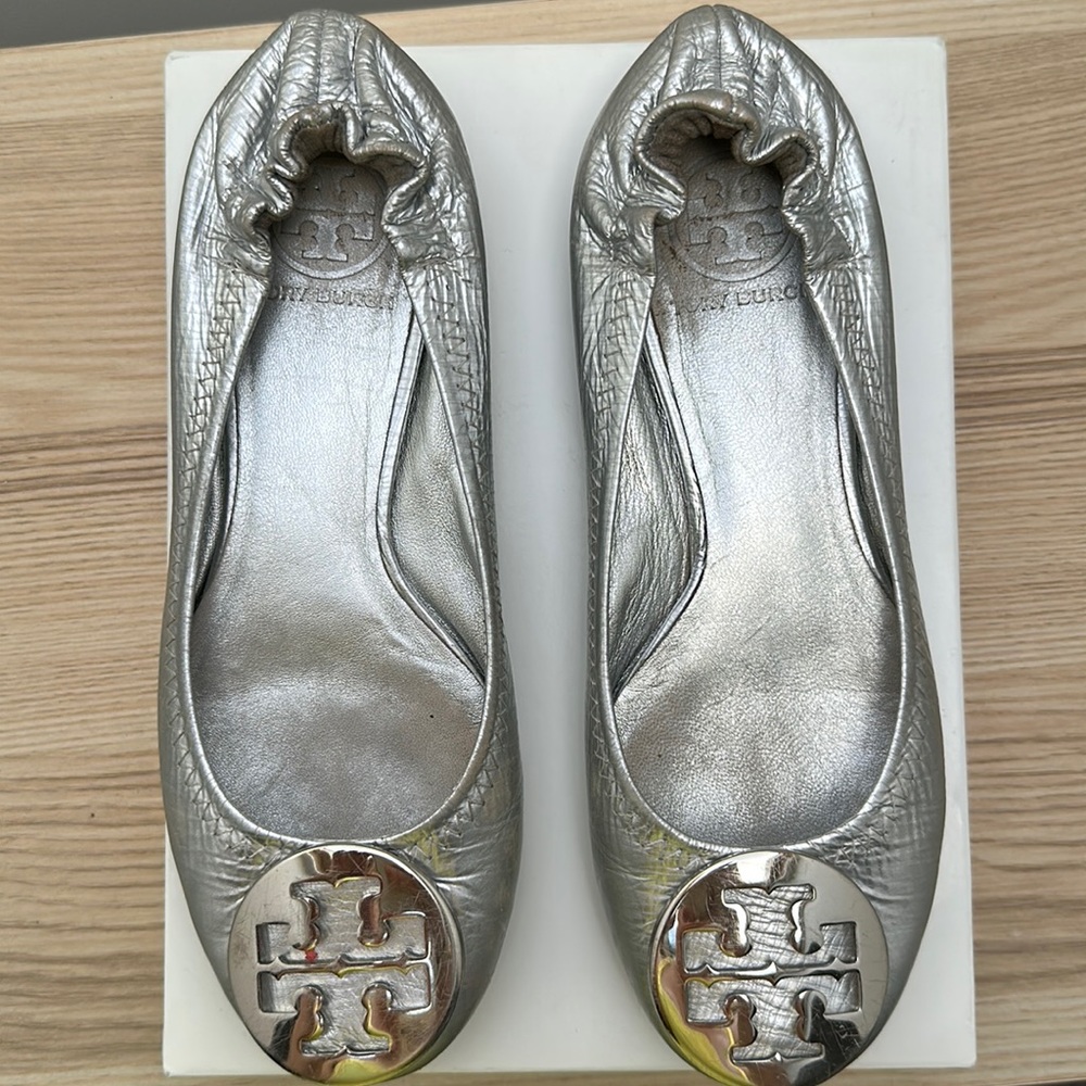 Tory Burch Size 3 Girls Reva Ballet Flat Ballerina Silver Logo - authentic